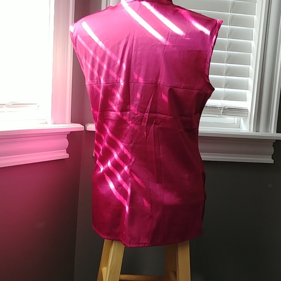 NWOT Le Château ruched sleeveless blouse - Picture 6 of 10